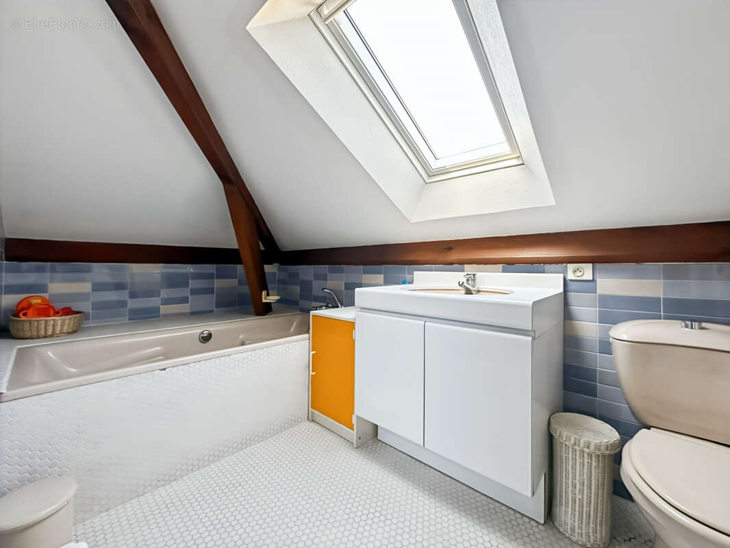 Maison à VERRIERES-LE-BUISSON