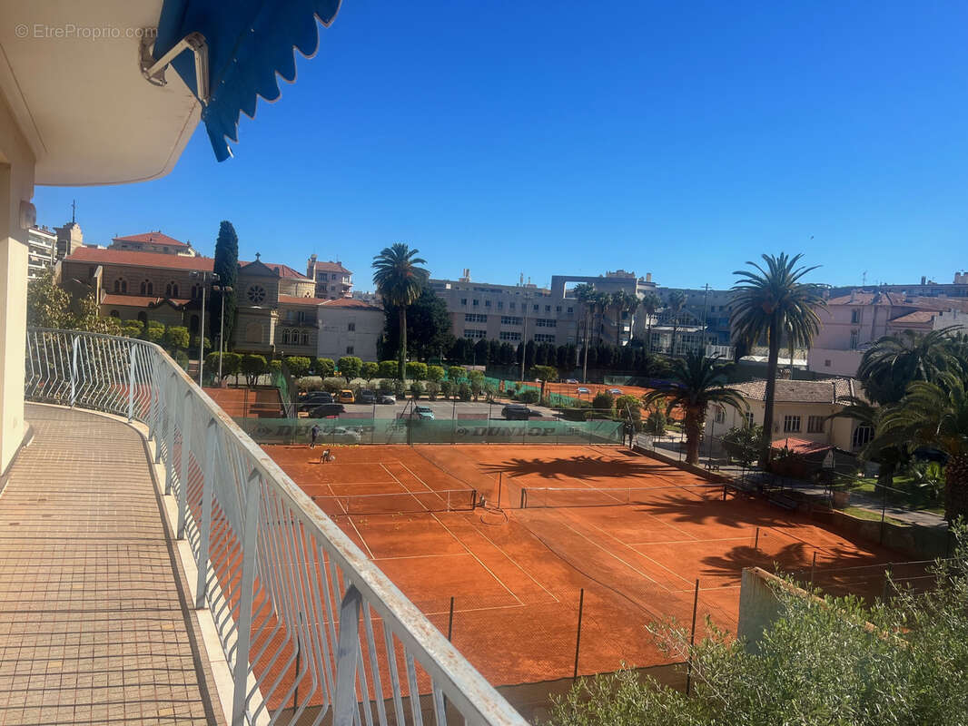 EXCLUSIVITE- BAISSE DE PRIX-Bel emplacement pour ce T3 de 77m2 avec vue dégagée sur Tennis Club de Menton-Balc - photo 2