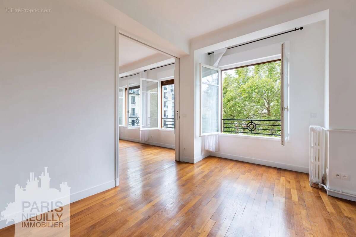 Appartement à PARIS-16E