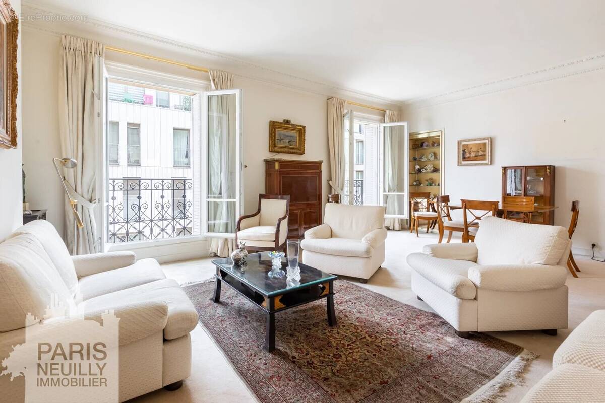 Appartement à PARIS-16E