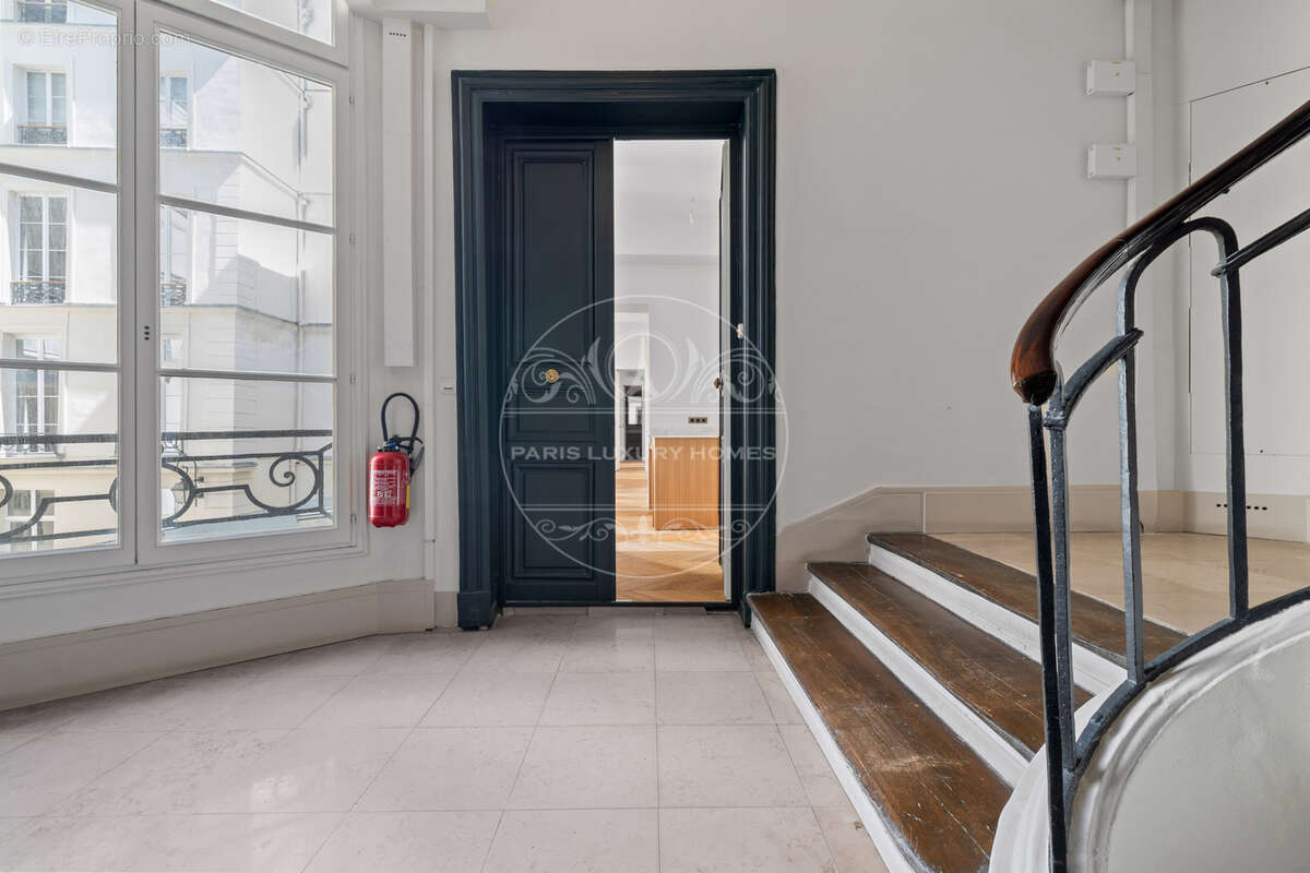 Superbe pied à terre à Paris 1er ! - photo 16
