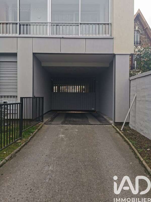 Photo 5 - Parking à LA GARENNE-COLOMBES