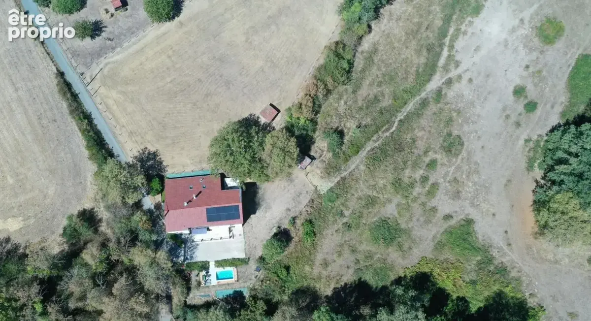 Superbe bâtisse de caractère avec piscine et grand terrain de 1,8 hectare - photo 3