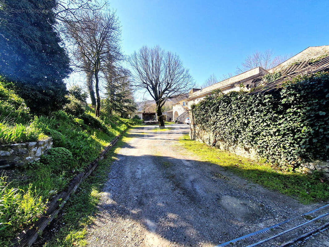 Maison à LES OMERGUES