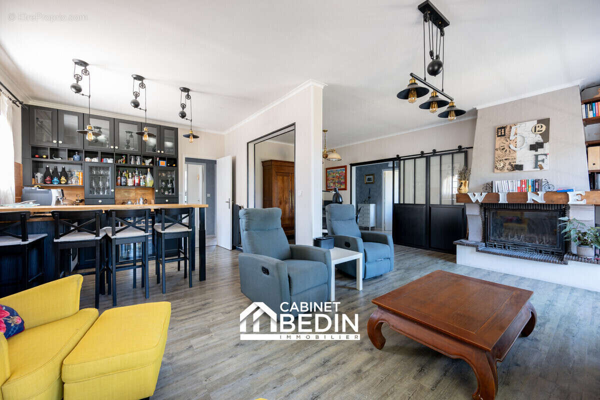 Maison 168 m² à Saint-Medard-En-Jalles  - photo 2