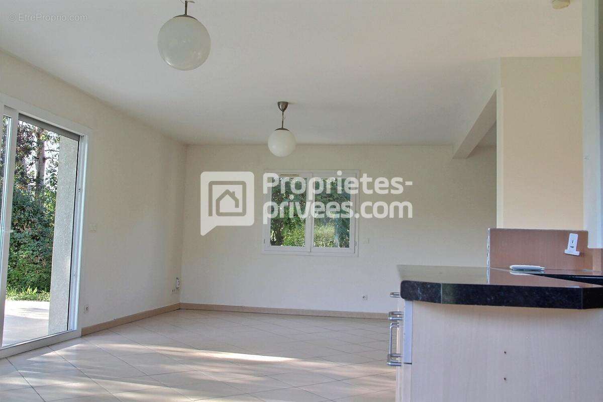 Maison à BRISON-SAINT-INNOCENT