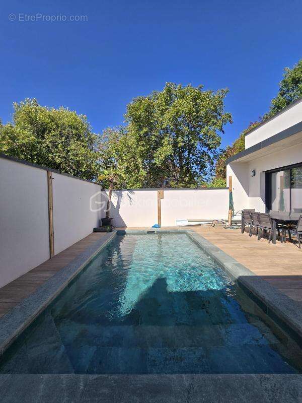  niort – maison plain-pied 139 m² – 4 chambres – piscine – garage - photo 3