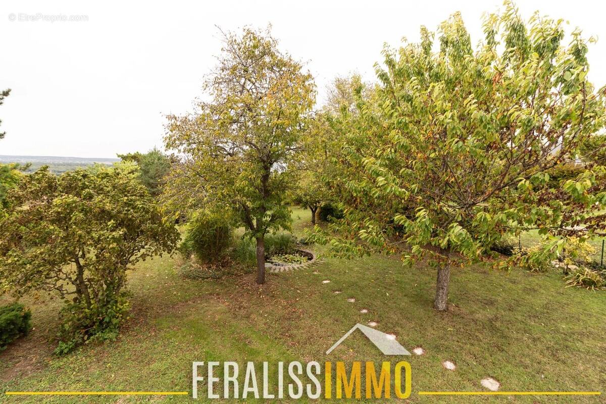 Terrain à VAUX-SUR-SEINE