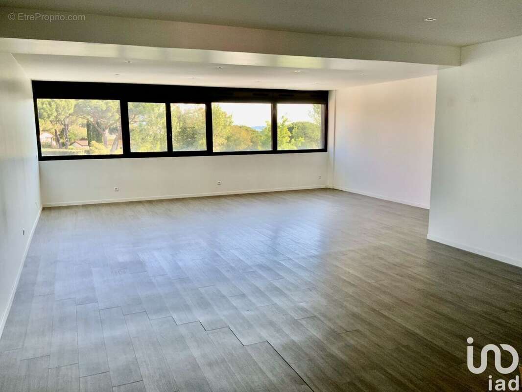 Photo 6 - Commerce à GASSIN