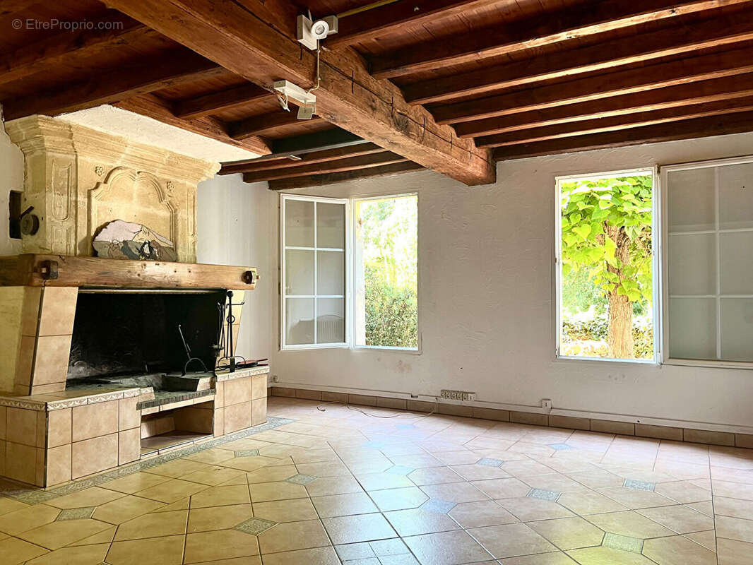 Maison en pierre dans un village en bord de rivière - photo 8