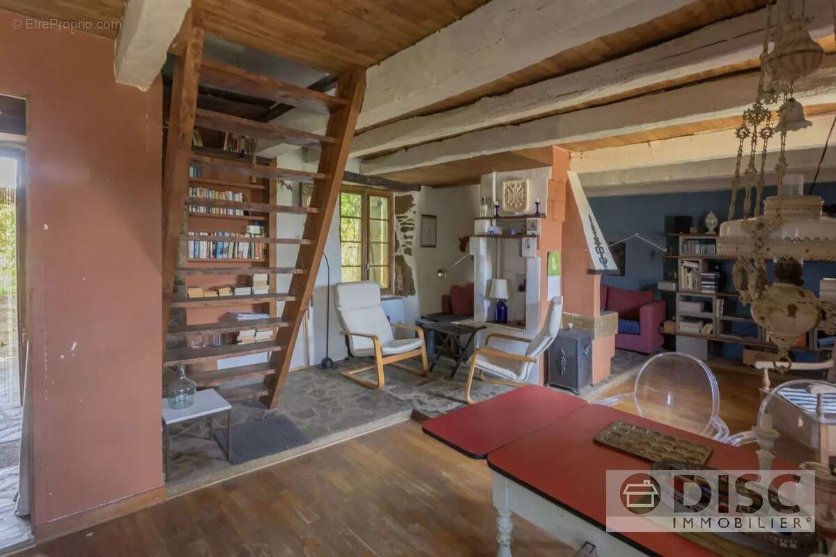 Ensemble de deux maisonnettes, grand atelier et hangar autour d’une cour intérieure - photo 11