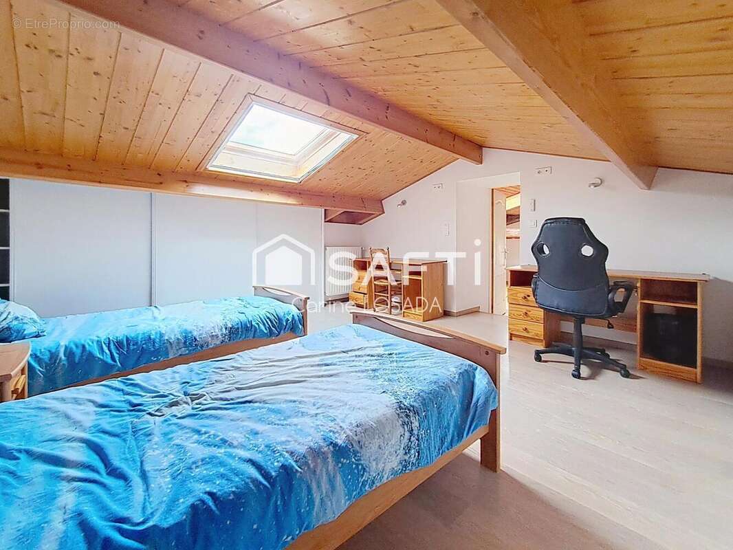 Maison 170 m² à Chasnais  - photo 7