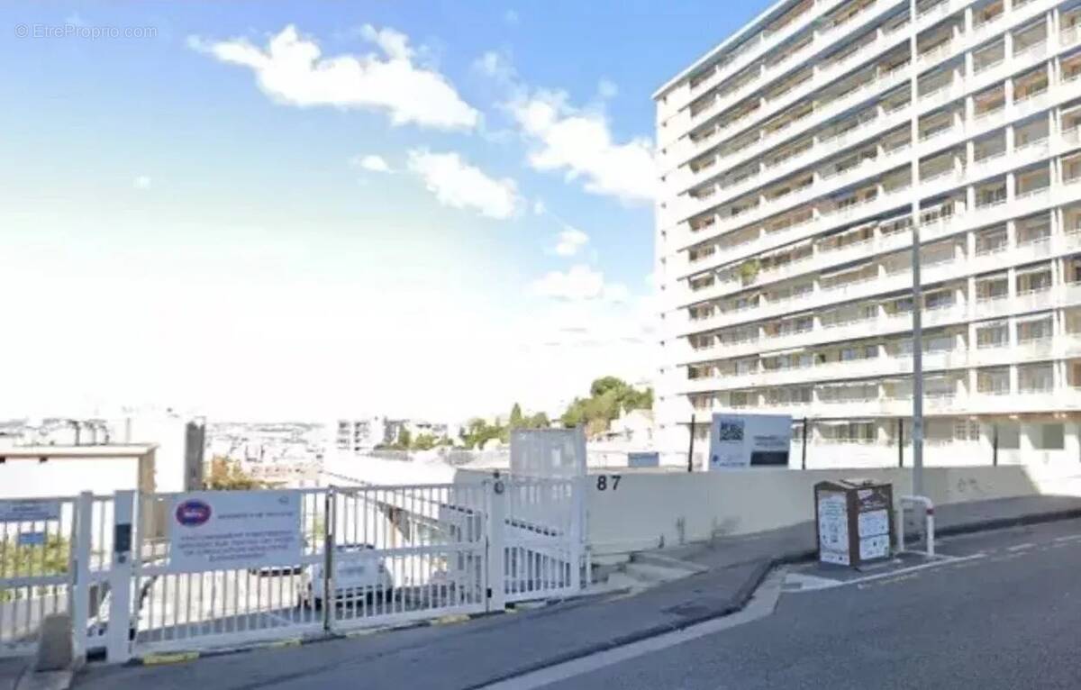 Parking à MARSEILLE-7E