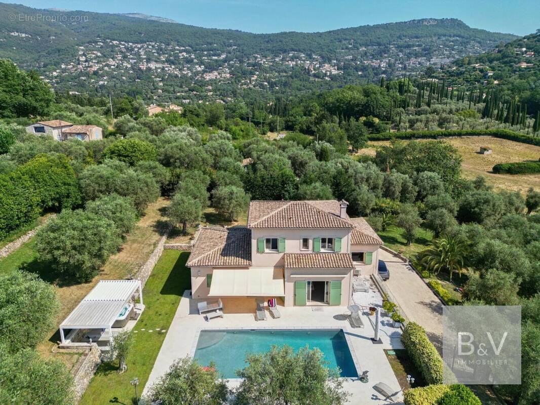 Maison à CHATEAUNEUF-GRASSE