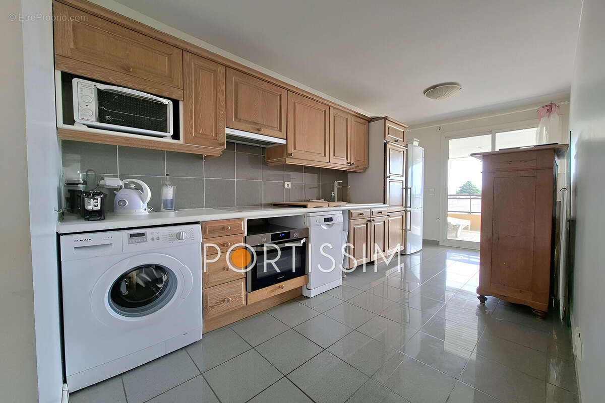 Appartement à SAINT-LAURENT-DU-VAR