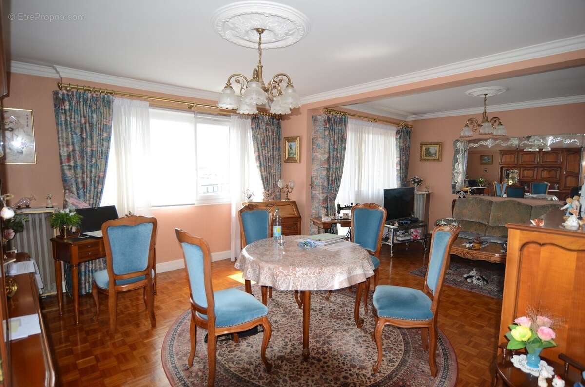 Appartement à PARIS-19E