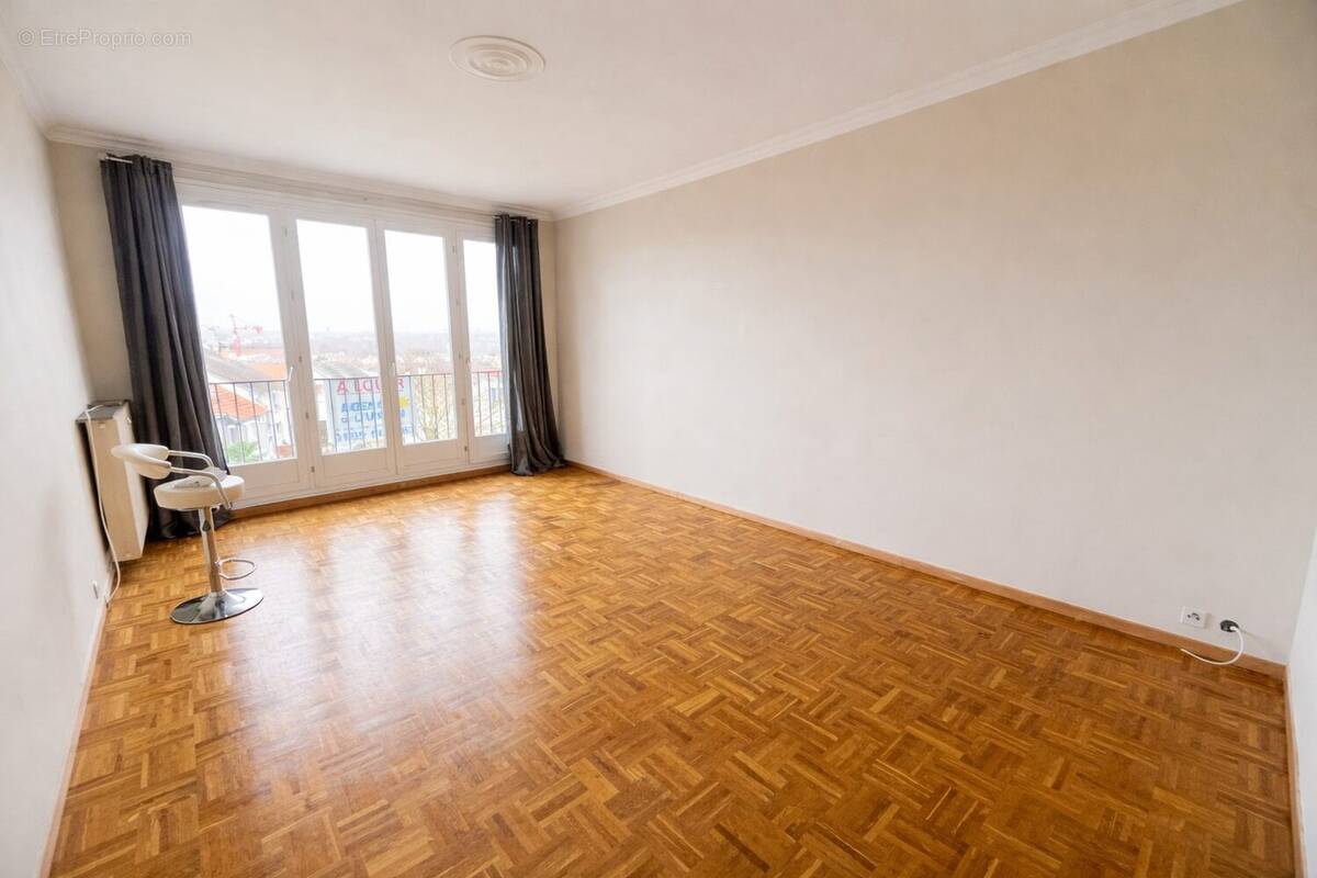 Appartement à SARTROUVILLE