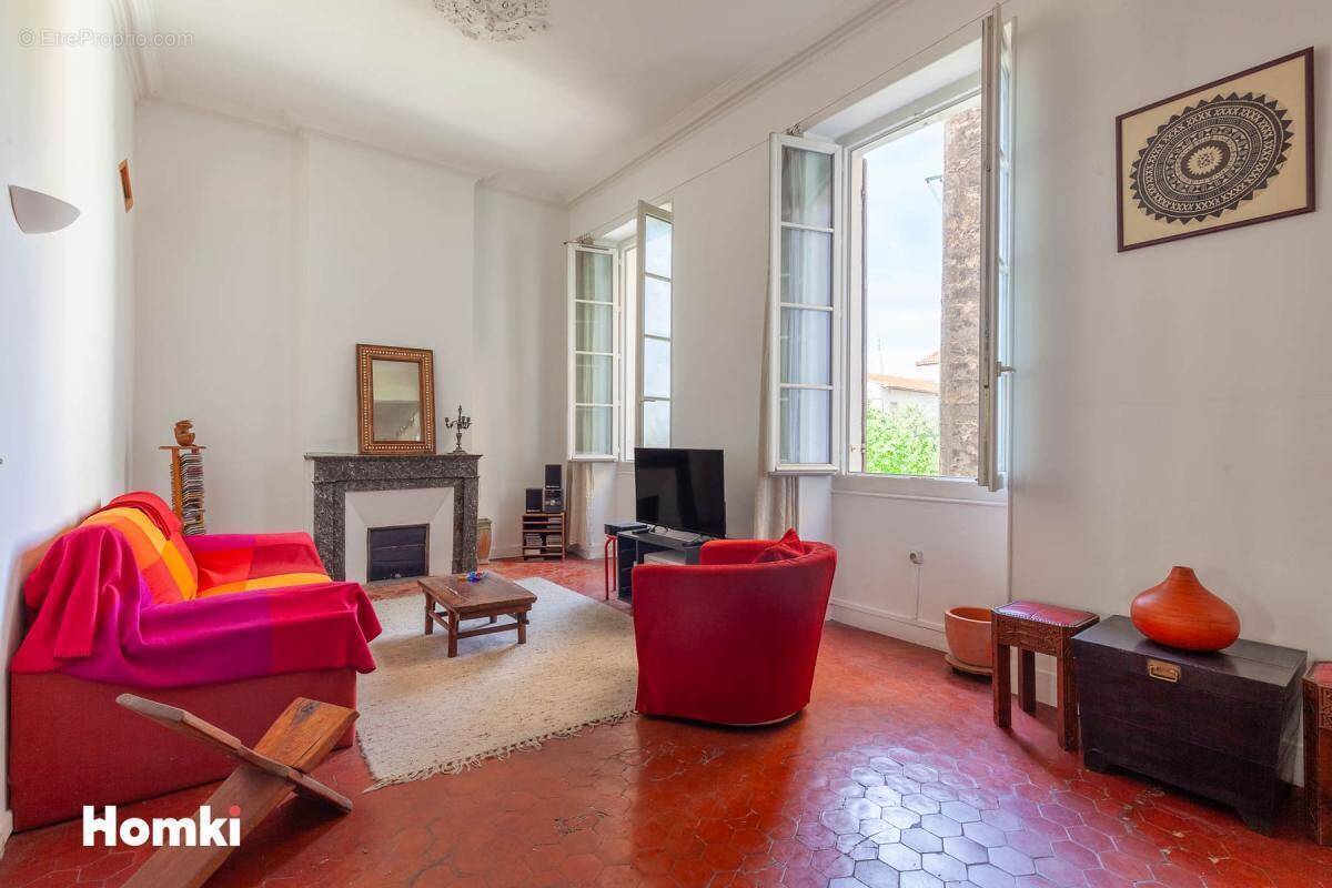 Appartement à MARSEILLE-1E