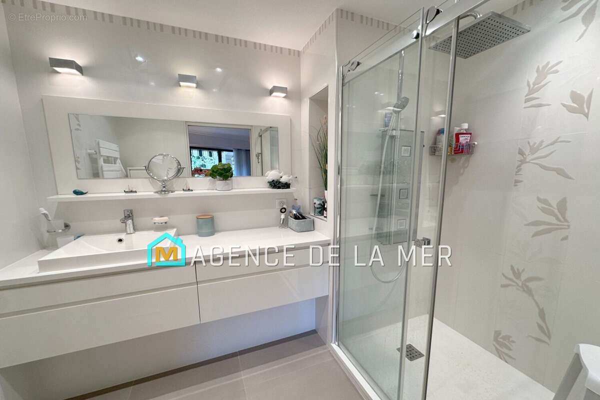 Appartement à MANDELIEU-LA-NAPOULE