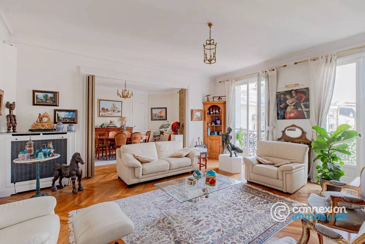 Appartement à PARIS-16E