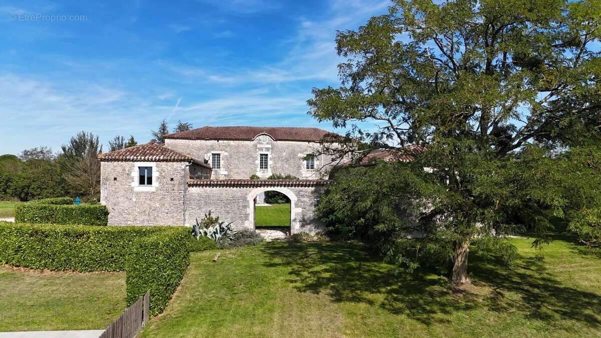 Maison à MAUROUX
