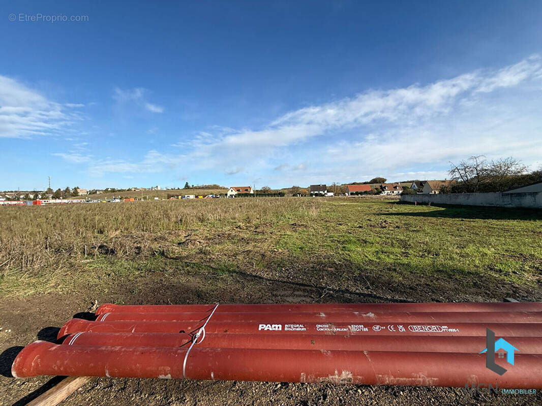 Terrain à EPERNON