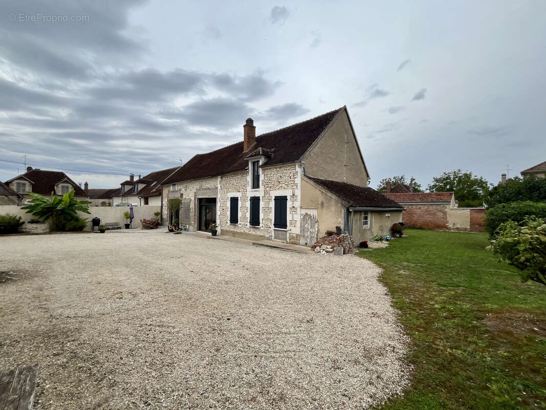 Maison à CHEMILLY-SUR-YONNE