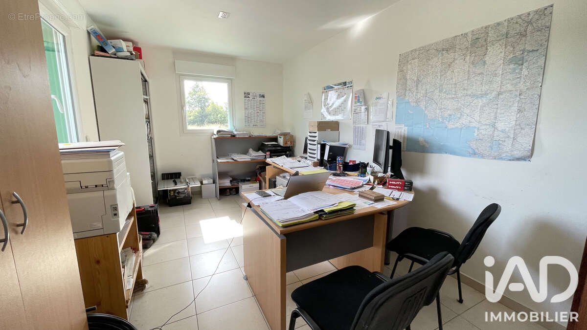 Commerce 323 m² à Saint-Jean-Brevelay  - photo 6