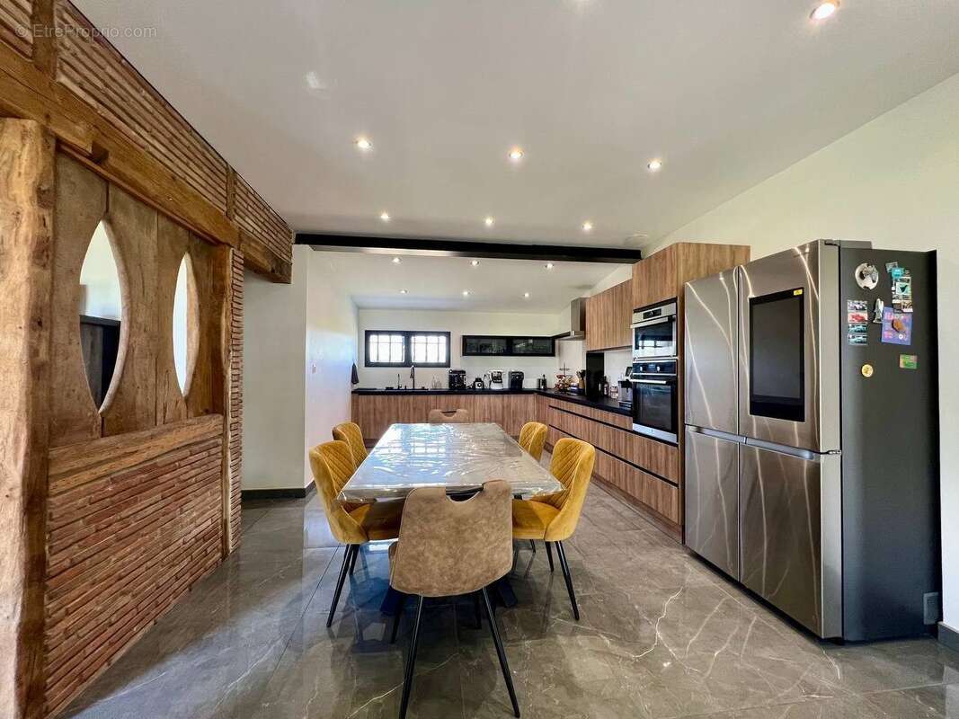 Maison à COURS-DE-PILE