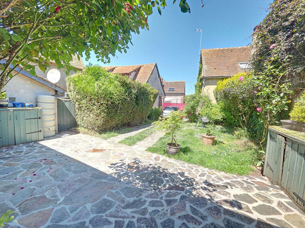 Maison à JOUY