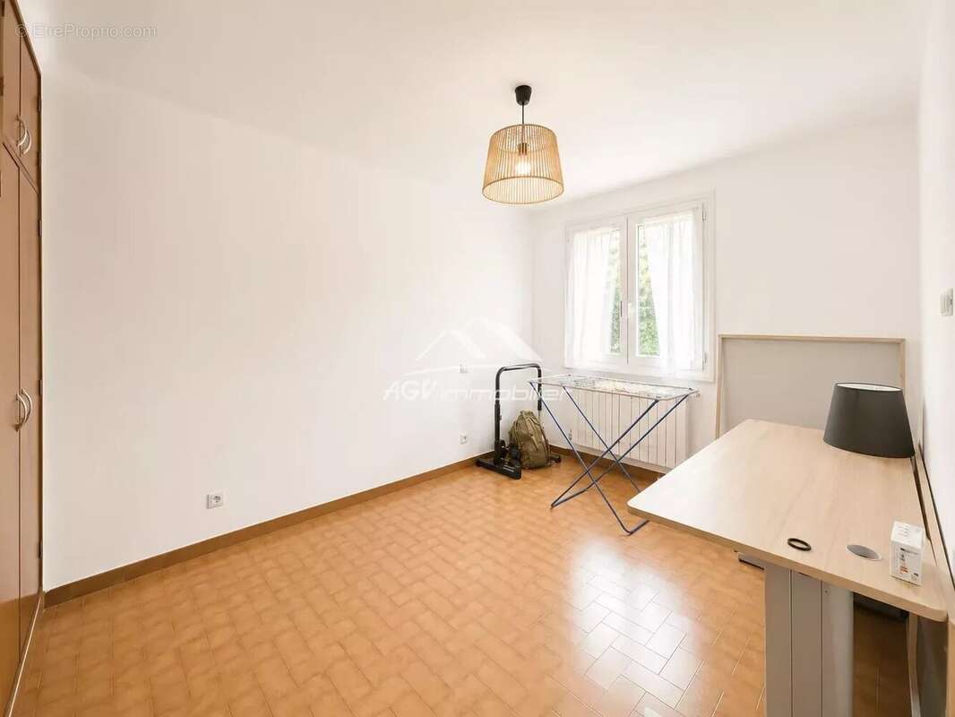 Alès - Maison 175 m² – 5 chambres – 2 logements (T4 + T5) - photo 13