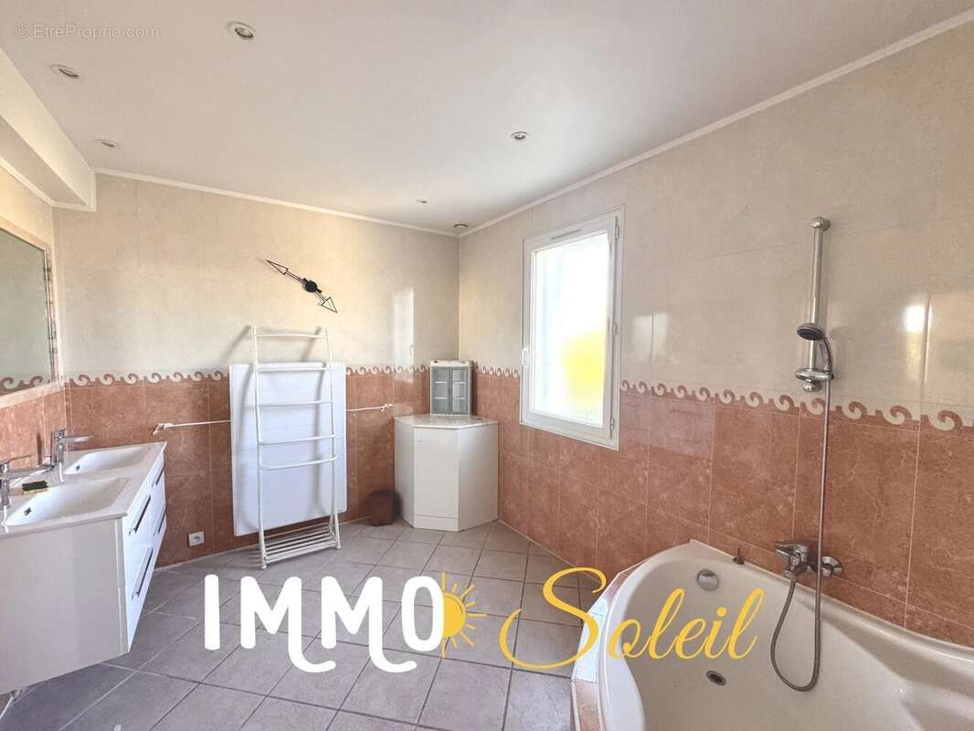 Maison à SAINT-CYR-SUR-MER