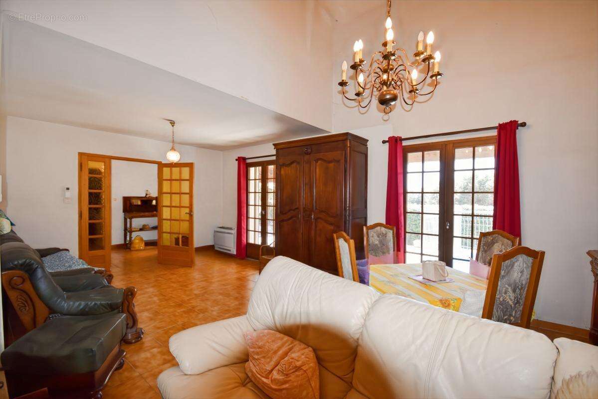 Maison à VERS-PONT-DU-GARD