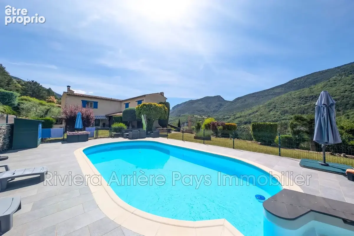 Photo Maison à Puget-Theniers au prix de 590 000€