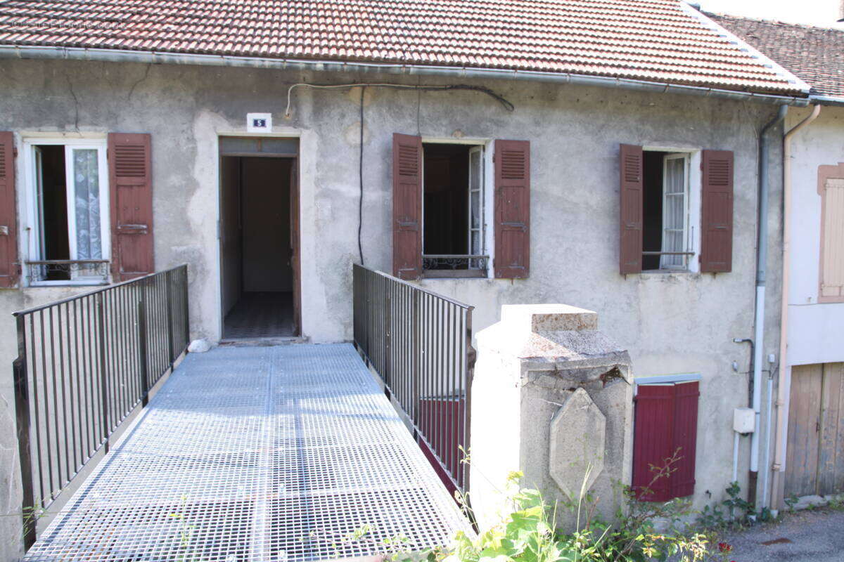 T3 à rénover avec cave, parking et jardin à VEYNES - photo 2