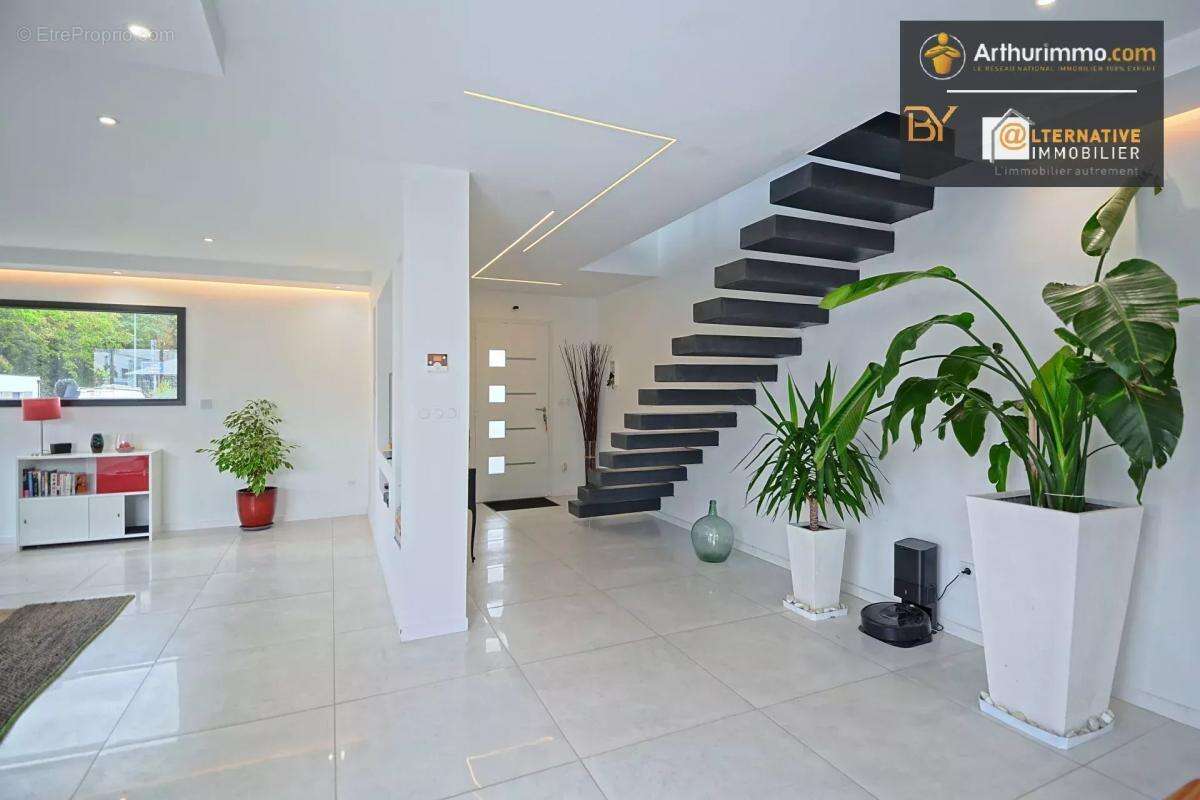 Maison à SAINT-ERBLON