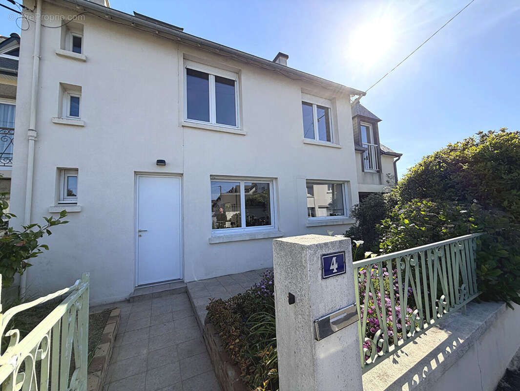 Maison de ville rénovée avec terrasse et garage - photo 18