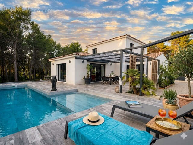 Maison à VENTABREN