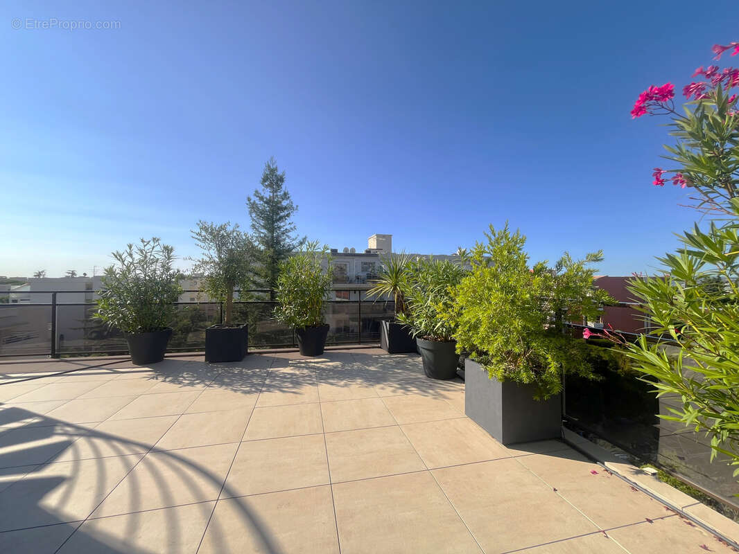 Appartement à SAINT-LAURENT-DU-VAR