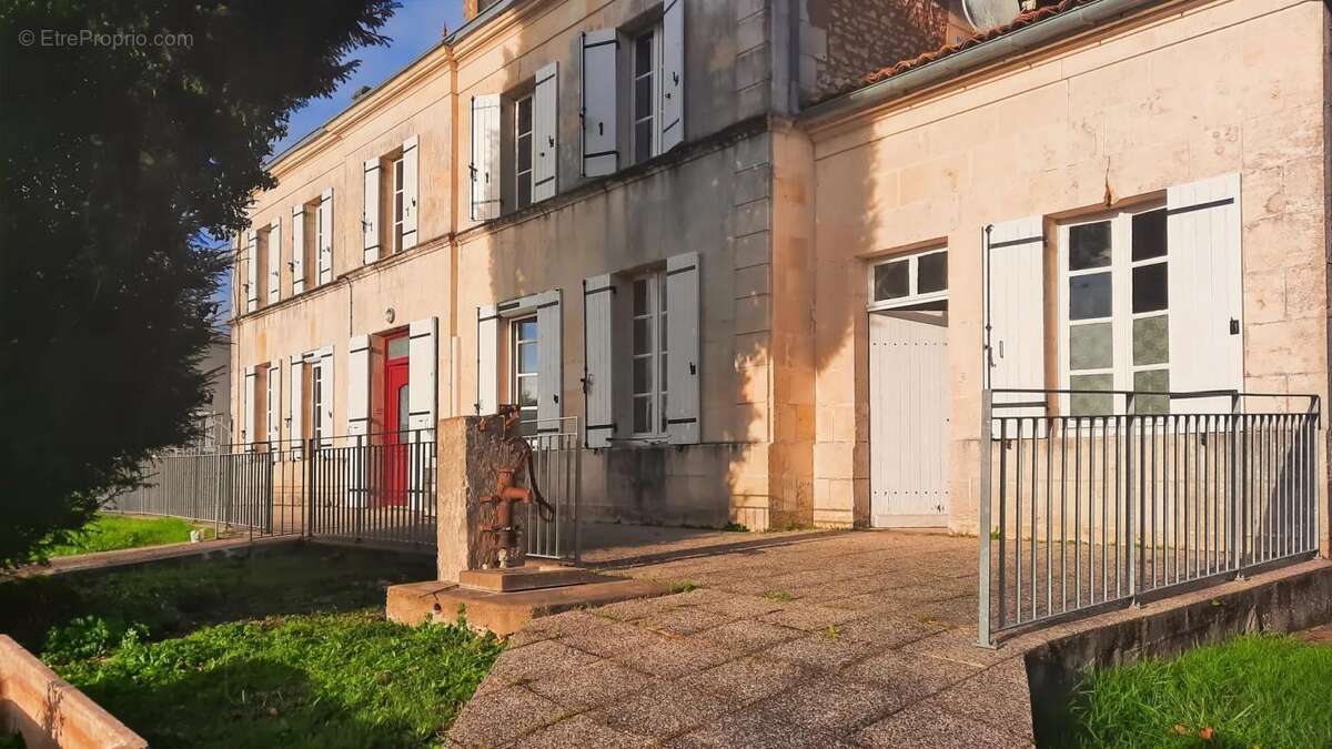 Maison à SAINT-FORT-SUR-GIRONDE