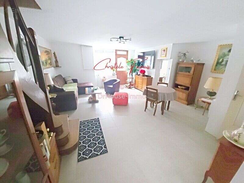 Maison à SAINT-GEORGES-DE-REINTEMBAULT