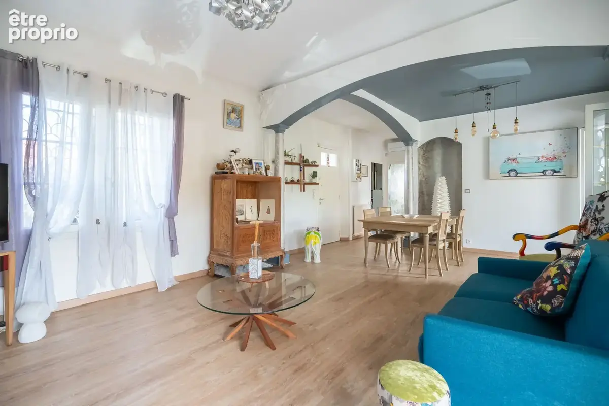 Une propriété pleine de charme comprenant deux appartements indépendants avec deux entrées séparées sur un ter - photo 5