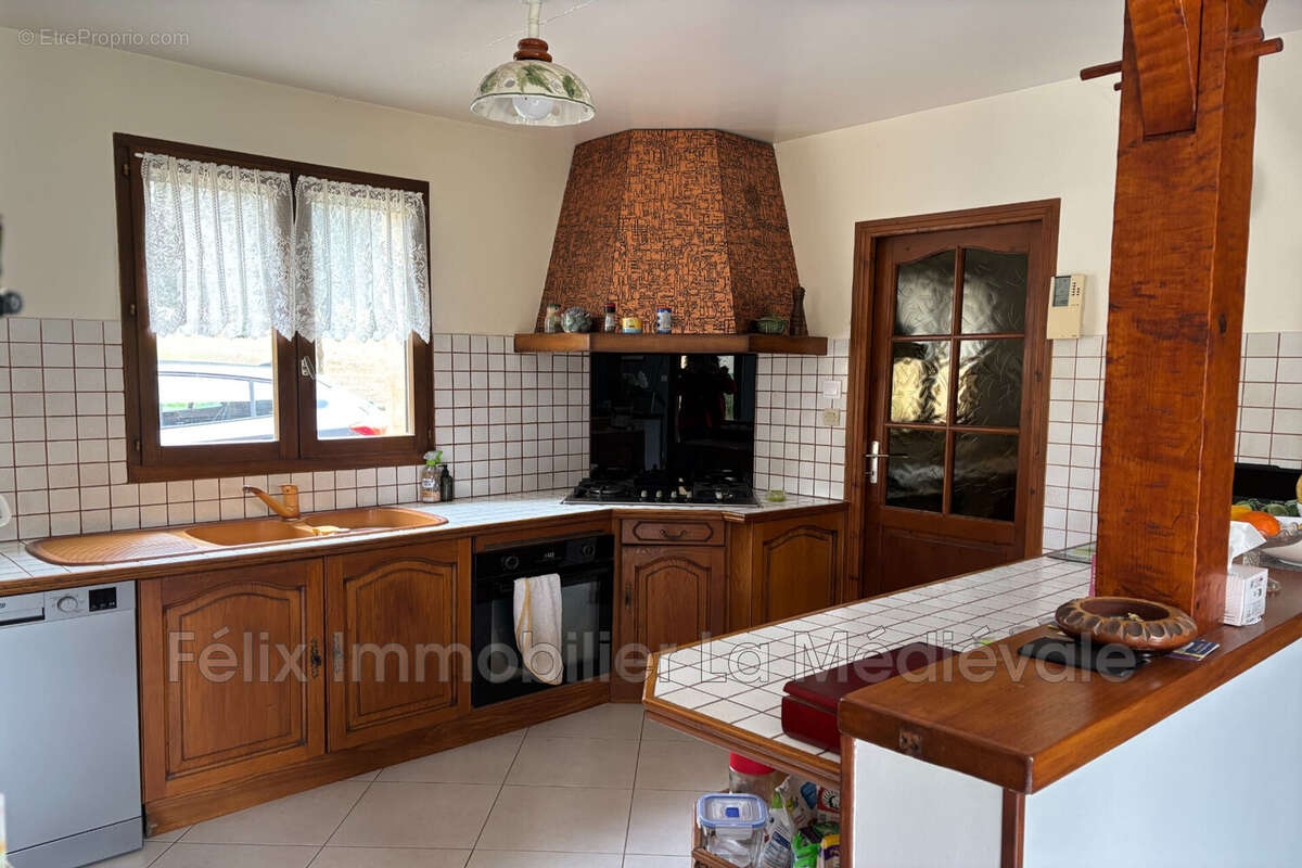 Maison à CARSAC-AILLAC