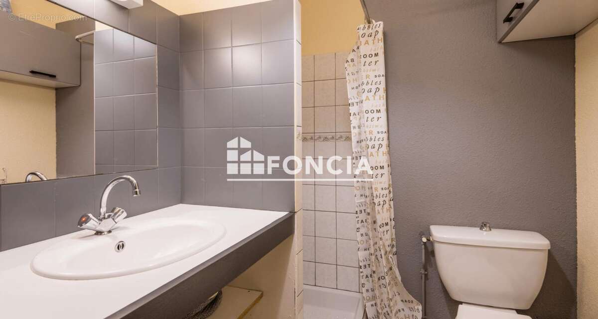 Appartement à SALLES-CURAN