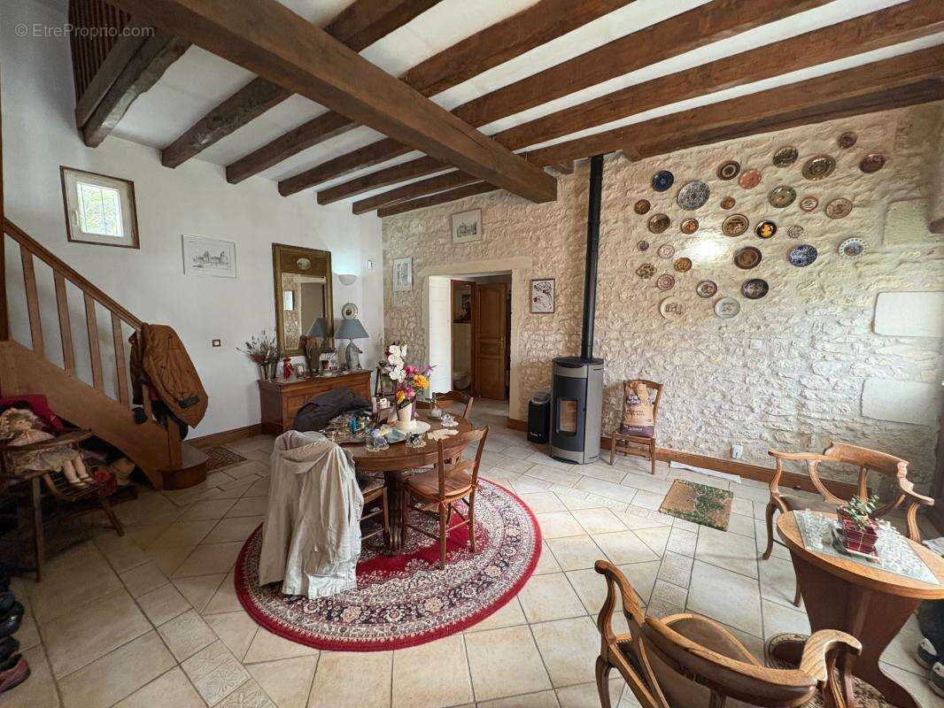 Maison à MEUSNES