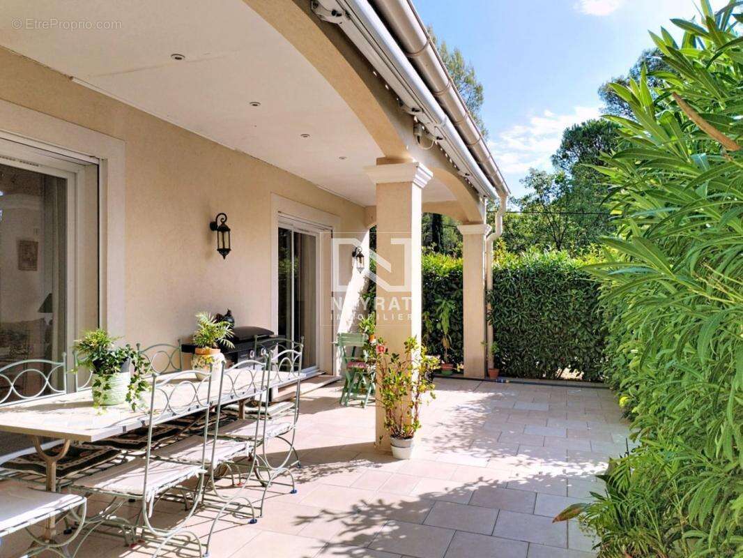 Fayence – Élégante villa provençale avec piscine et jardin plat de 3 000 m² - photo 10