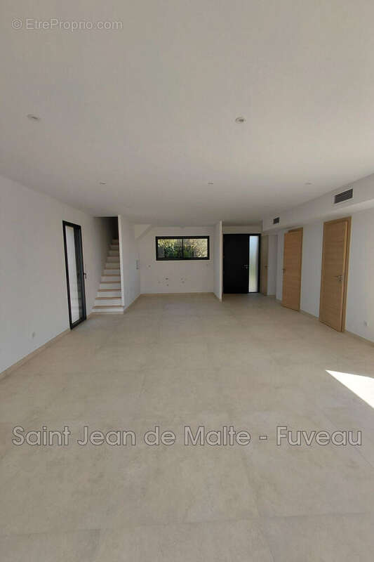 Maison à POURRIERES