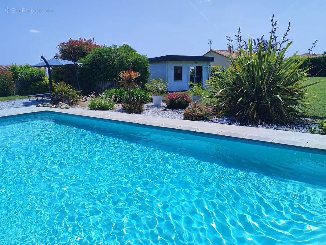 Maison à CASTELNAU-MONTRATIER
