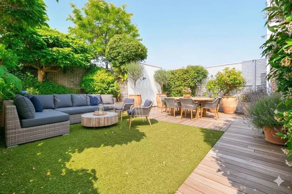Appartement à PARIS-16E