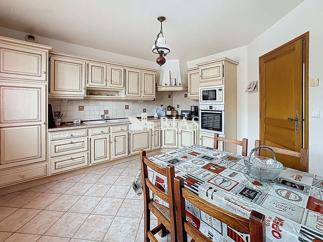 Appartement à BOURG-ACHARD